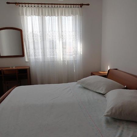 Apartments & Rooms Karmela Banjol Bilik gambar