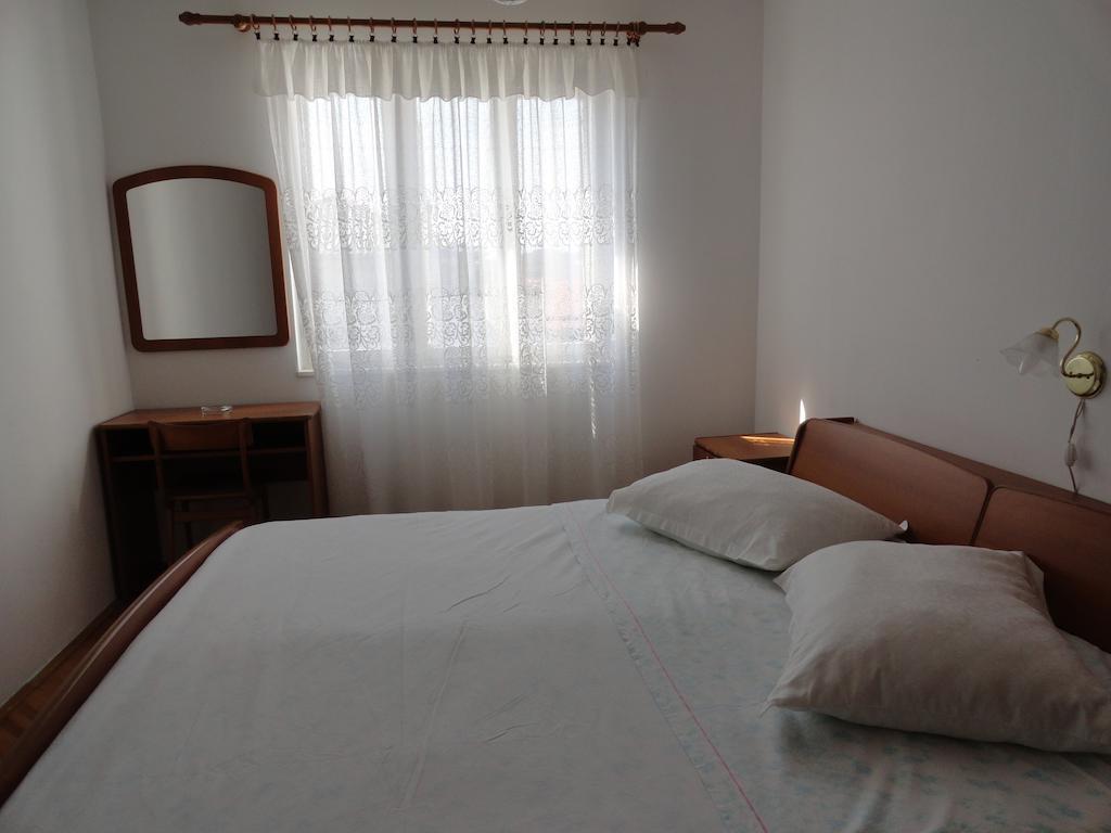 Apartments & Rooms Karmela Banjol Bilik gambar
