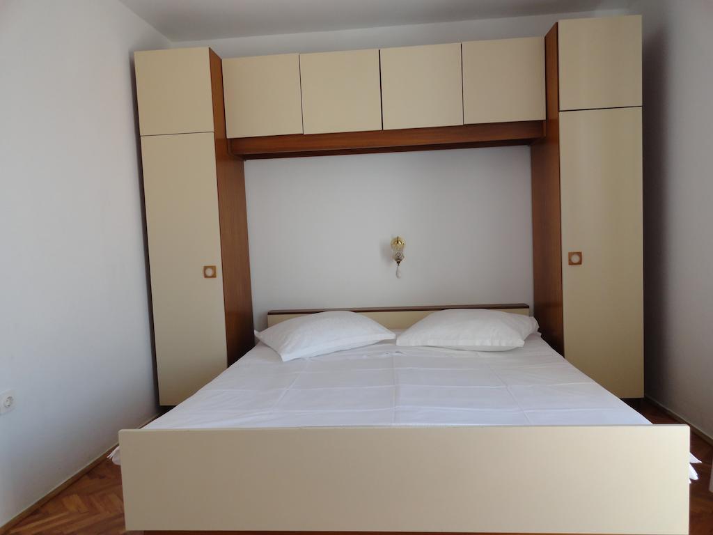 Apartments & Rooms Karmela Banjol Bilik gambar