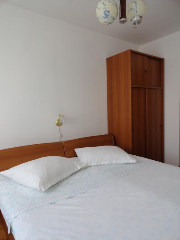 Apartments & Rooms Karmela Banjol Bilik gambar